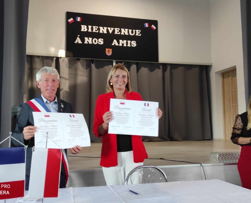 Podpisanie porozumienia pomiędzy Gminą Będzino a Saint-Yrieix